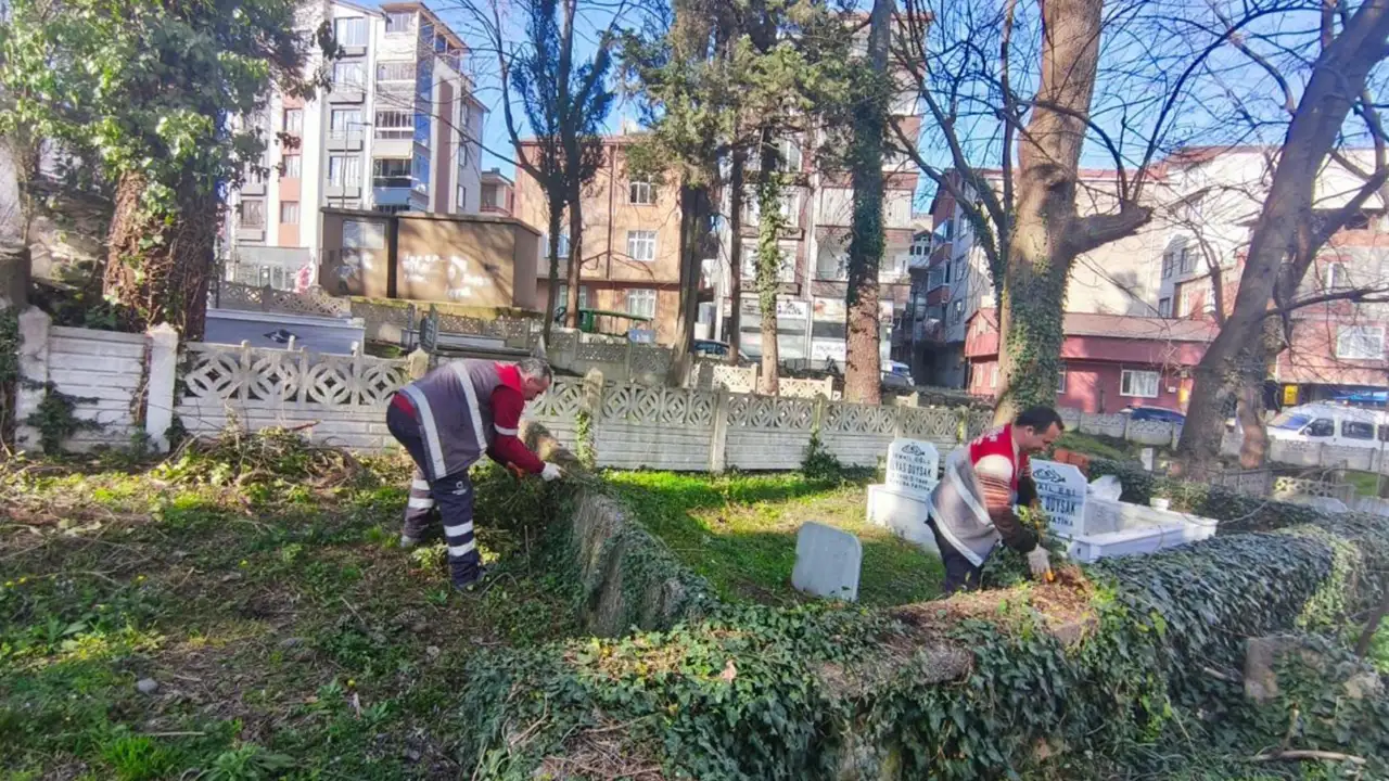 Ordu’da bayram öncesi mezarlıklarda yoğun mesai