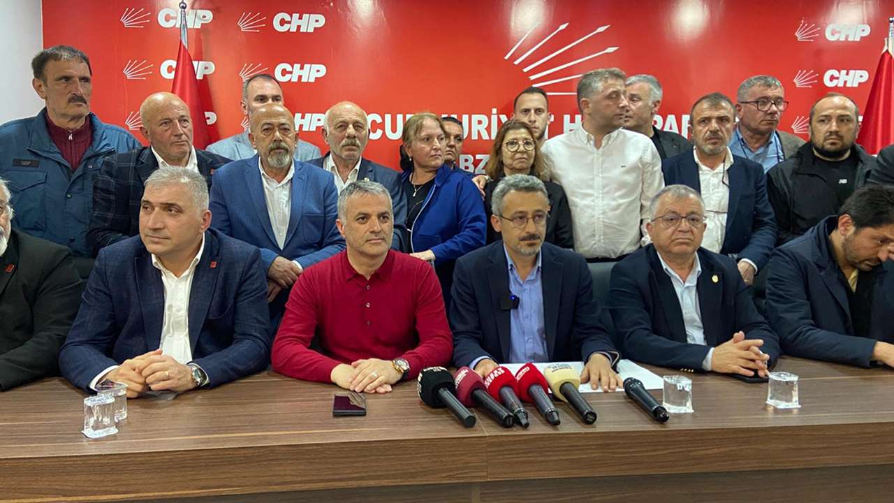 CHP Trabzon’dan Özgür Özel’e Destek Mesajı: “Ne Korkacağız Ne Teslim Olacağız”
