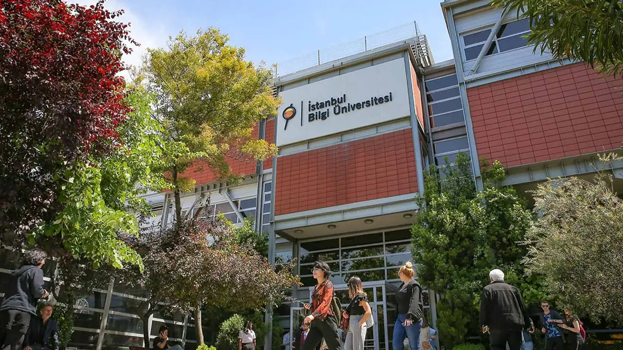 Resmi Gazete'de yayımlandı: Bilgi Üniversitesi Cumhurbaşkanı Erdoğan'ın kararıyla yeniden açıldı