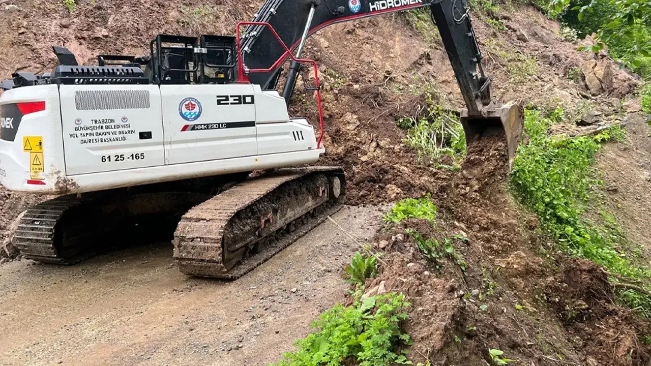 Büyükşehir’den sel ve heyelan seferberliği! 16 mahalle yolu ulaşıma açıldı