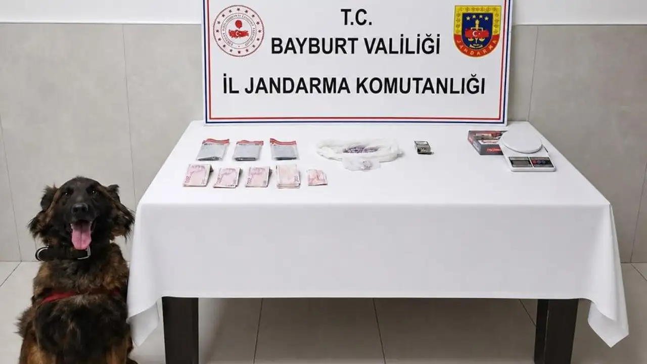 Bayburt’ta uyuşturucu operasyonu! 291 ekstazi hap ele geçirildi