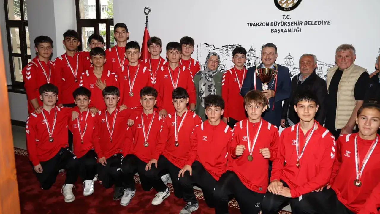 Başkan Genç, U14 Türkiye Şampiyonu takımı ağırladı
