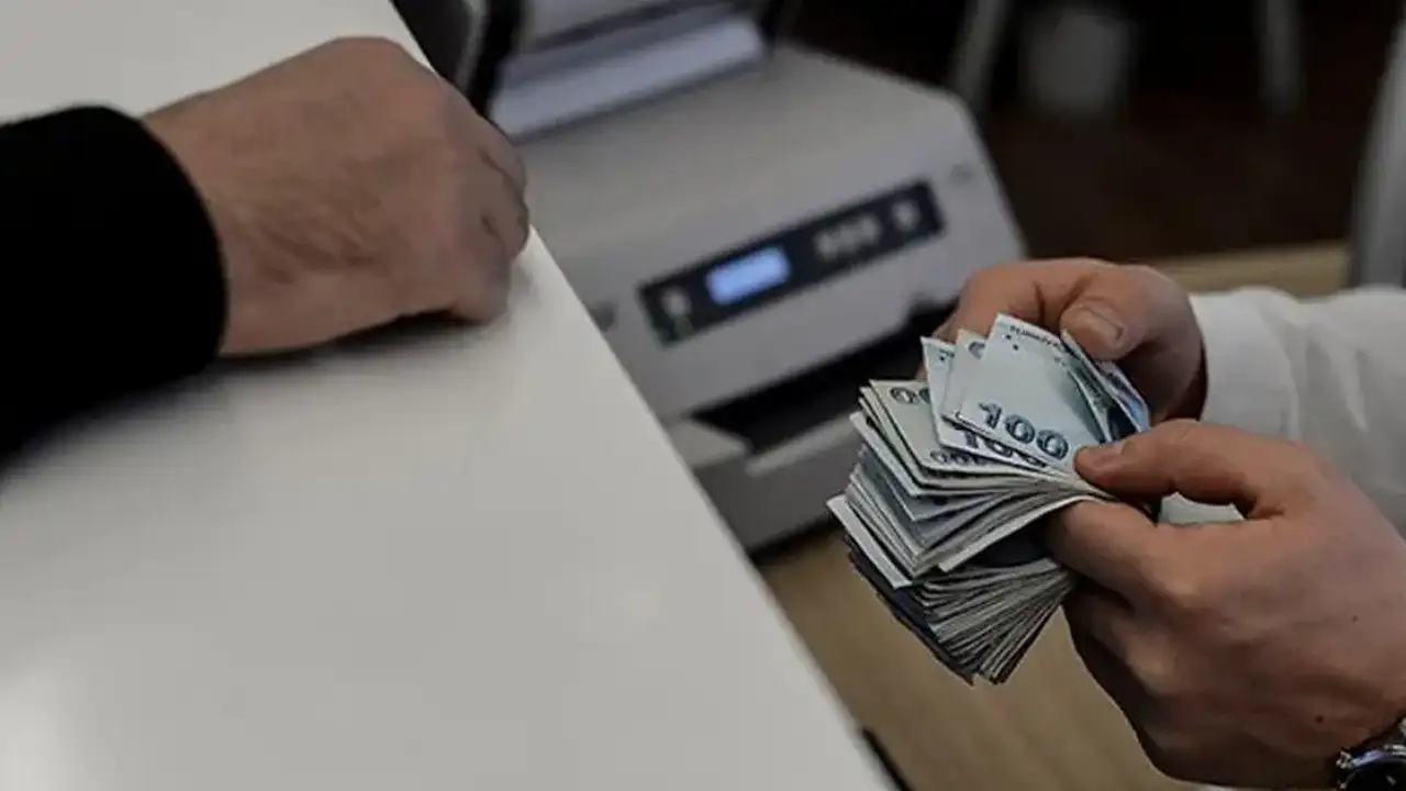 Arefe günü yarım gün mü, resmi tatil mi? Bugün bankalar, kargolar ve noterler açık mı, çalışıyor mu?