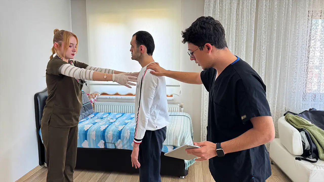 RTÜ'lü 18 öğrenci, 6 özel bireyin tedavi sürecine destek verdi