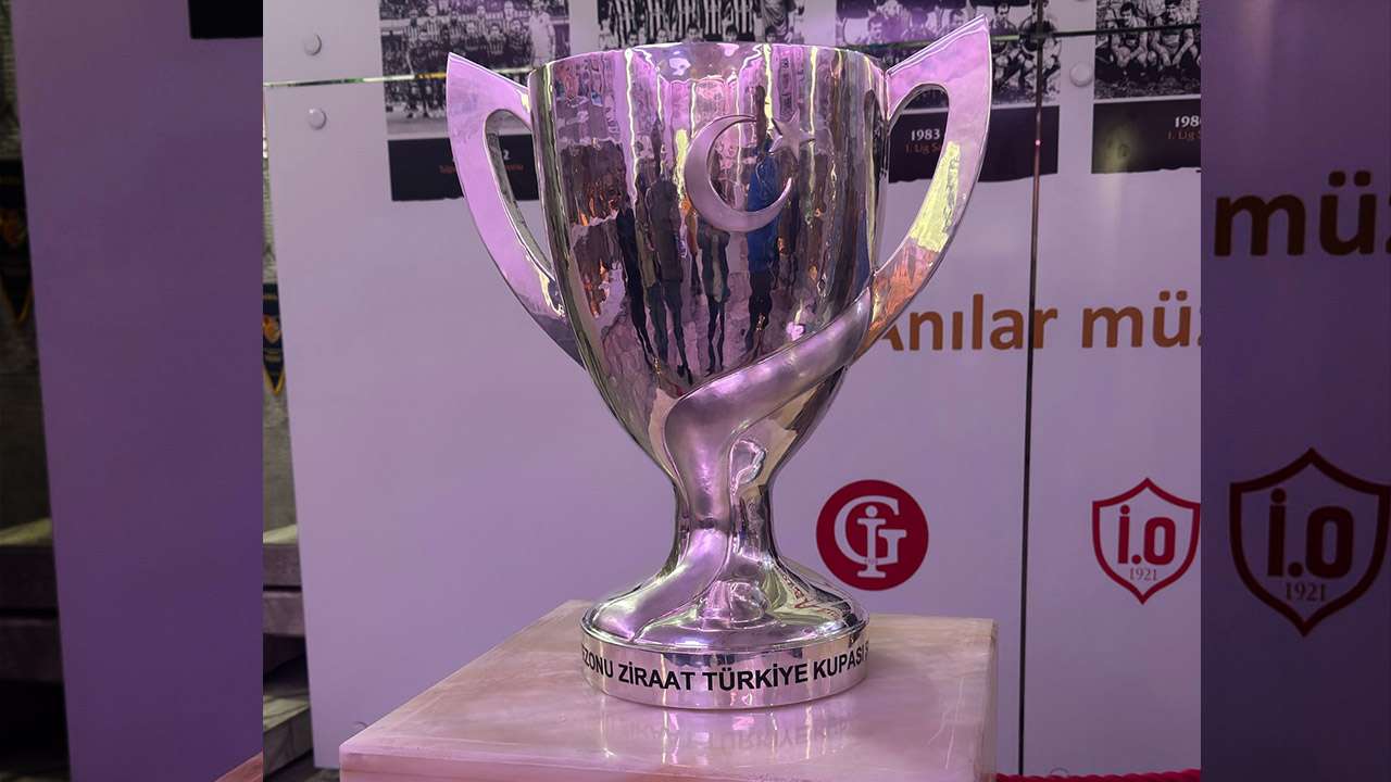 Trabzonspor’un 10. Türkiye Kupası müzedeki yerini aldı