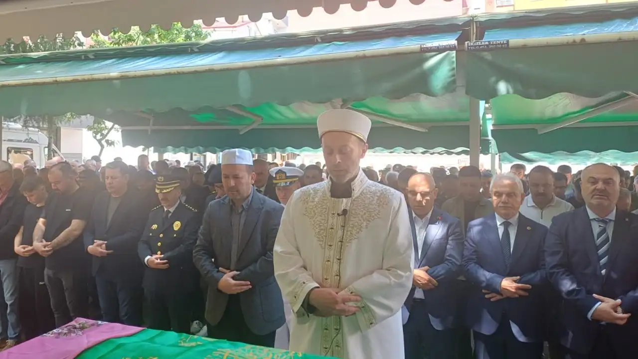 Espiye'de şehit Özdemir'in annesinin cenazesi toprağa verildi