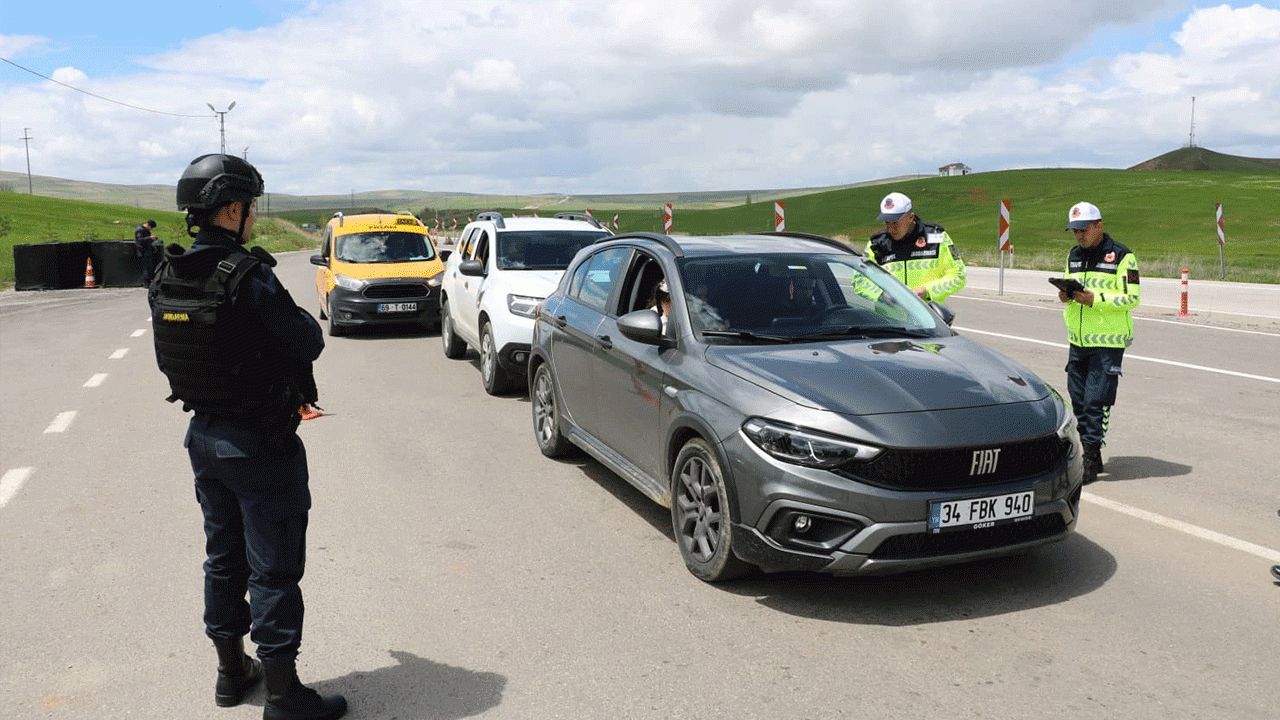 Bayburt’ta jandarmadan bayram öncesi sıkı denetim