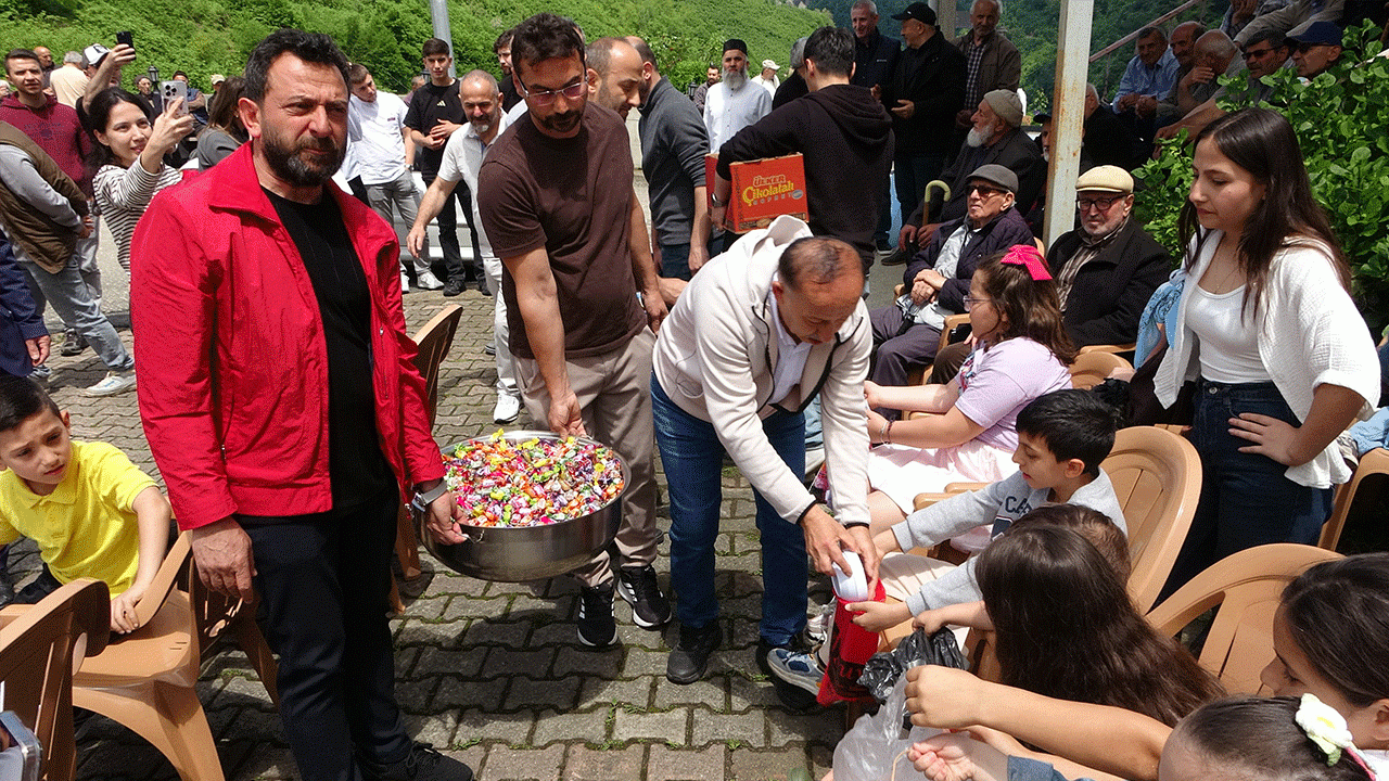 İki asırlık gelenek çocukların bayram sevincine dönüşüyor