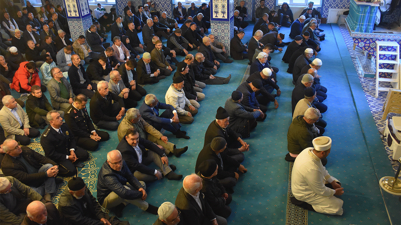 Trabzon’da camiler Kurban Bayramı sabahı doldu