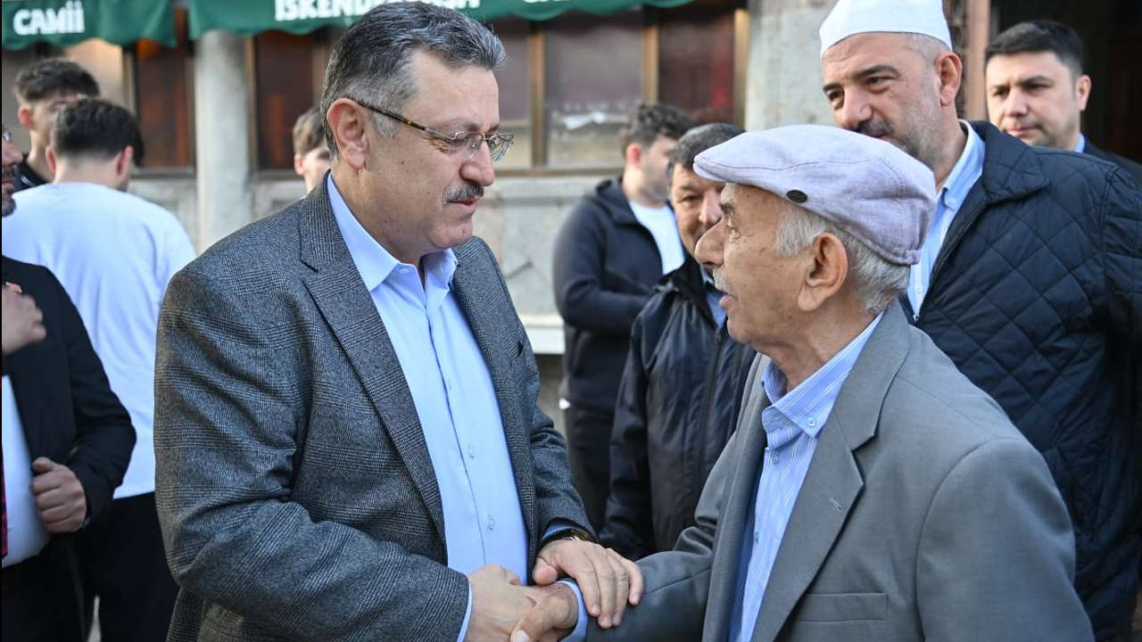Trabzon Büyükşehir Belediye Başkanı Genç'ten vatandaşa bayramlaşma daveti!