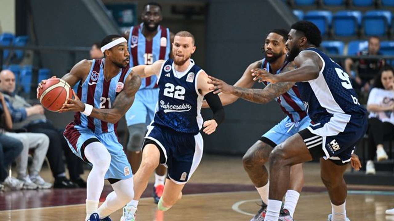 Trabzonspor Play-Off serisinde Bahçeşehir Koleji’ne elendi