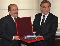 Başkan Gümrükçüoğlu’na ziyaret