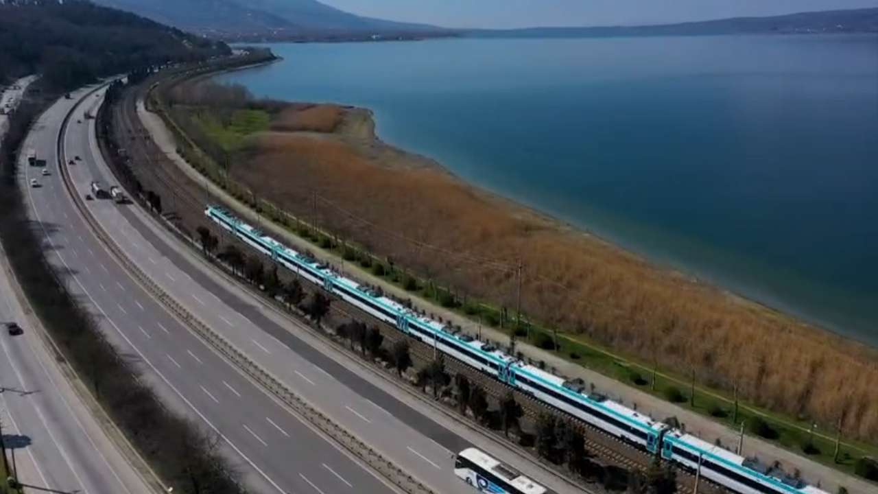 Milli elektrikli hızlı tren testlerde saatte 240 kilometre hıza ulaştı