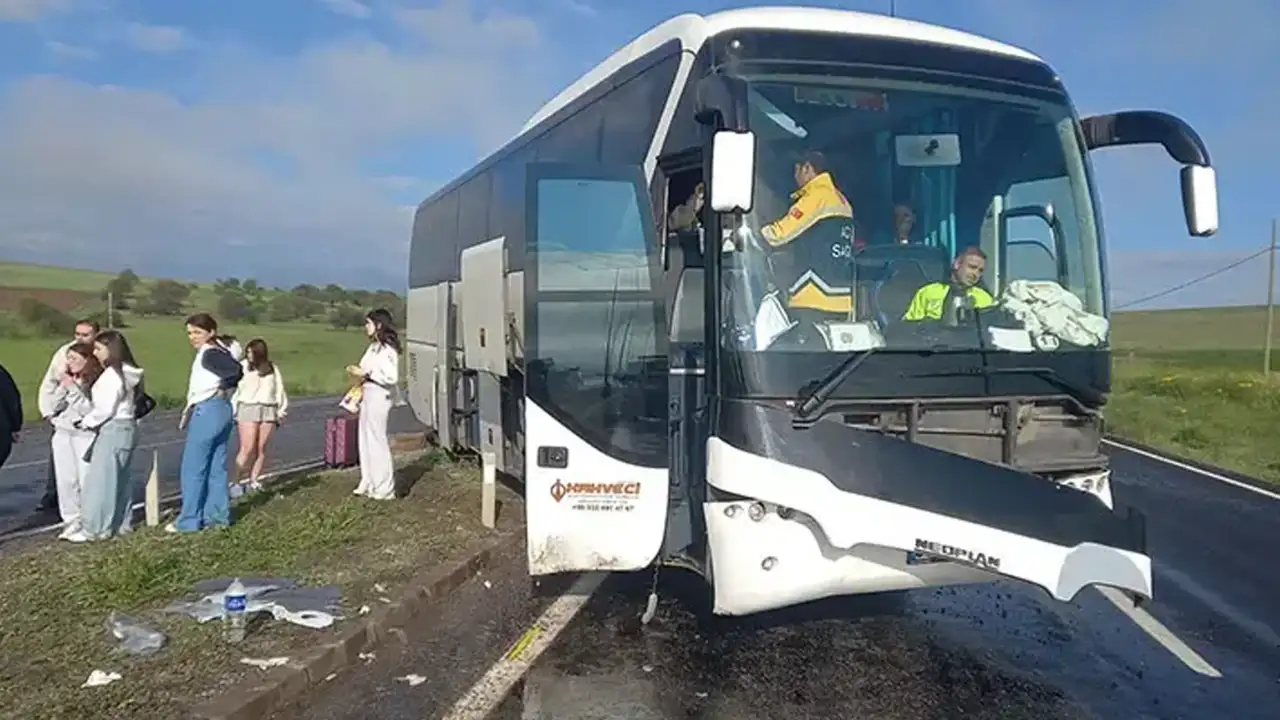 Tur otobüsü kaza yaptı! 16 yaralı