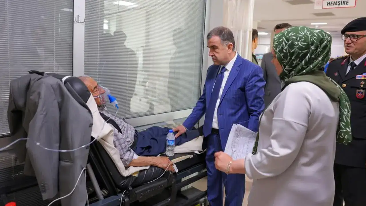 Vali Eldivan’dan hastanede bayram mesaisi yapan sağlık çalışanlarına ziyaret