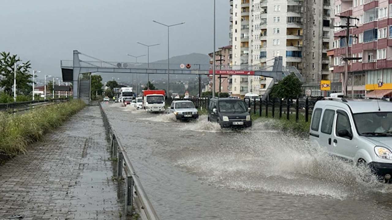 Bölgemizde şiddetli yağış hayatı olumsuz etkiledi