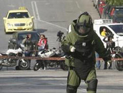 Komşuda sıcak saatler