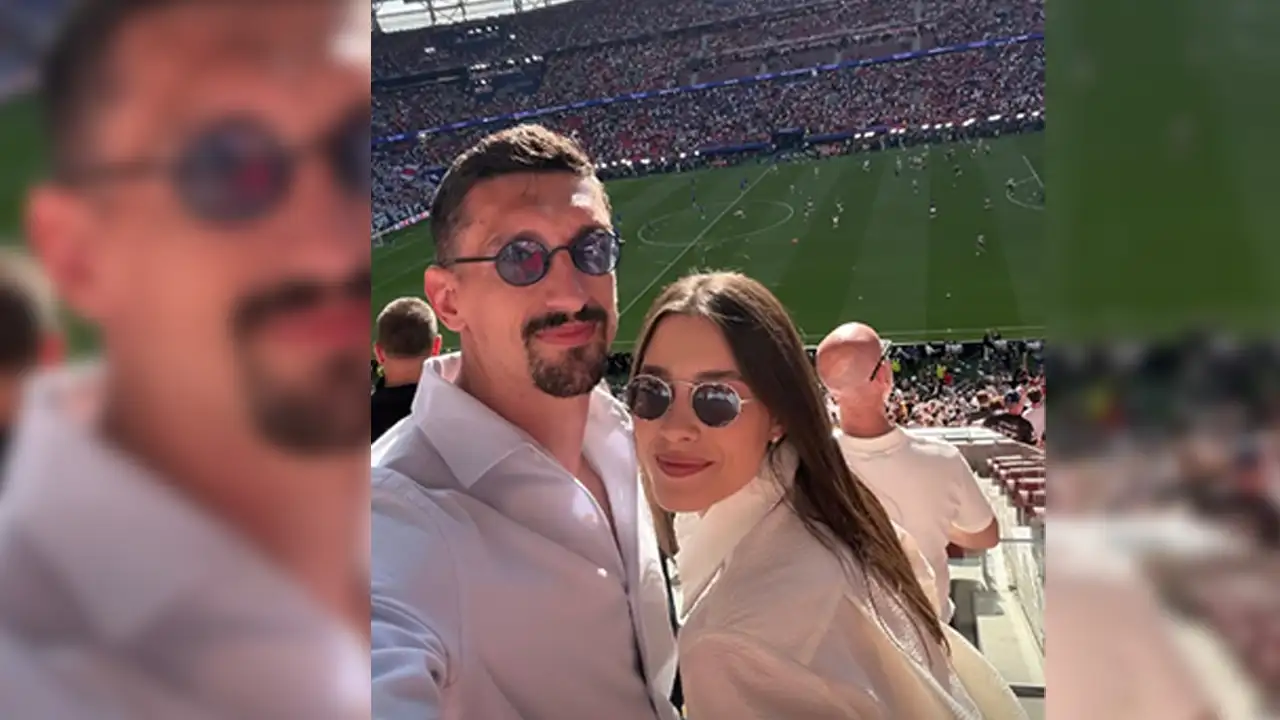 Trabzonspor'un kaptanı Savic, futbol dünyasının merakla beklediği mücadeleyi yerinde takip ediyor