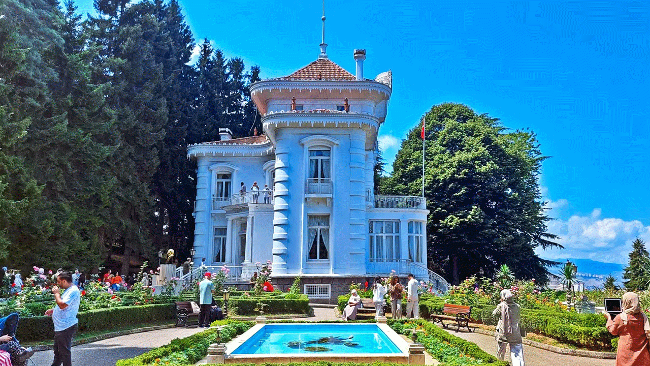 Trabzon’daki Atatürk Köşkü bayramda yoğun ilgi gördü
