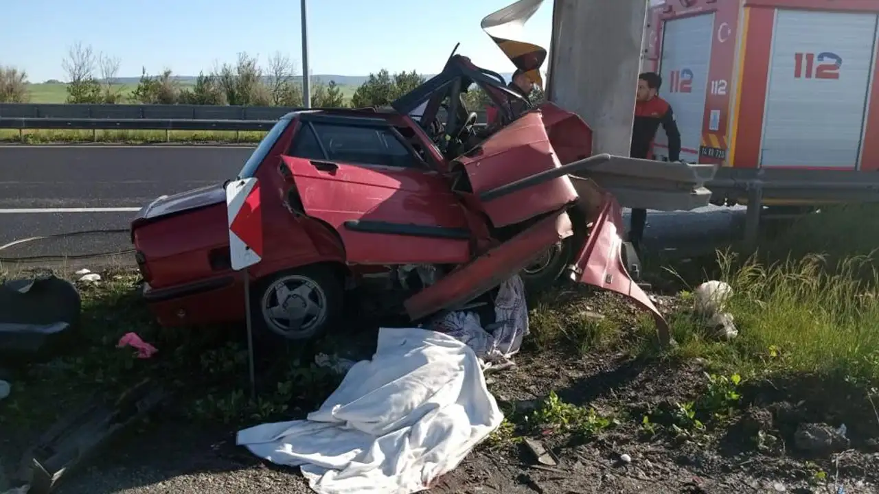Kağıt gibi ezilen araçtan acı haber geldi: Aynı aileden 2 can kaybı