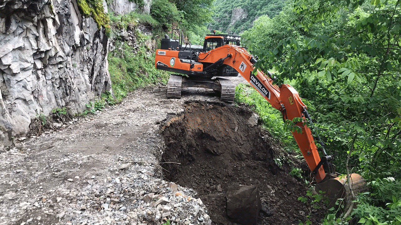 Ordu’da heyelan sonrası kapanan 236 mahalle yolu açıldı