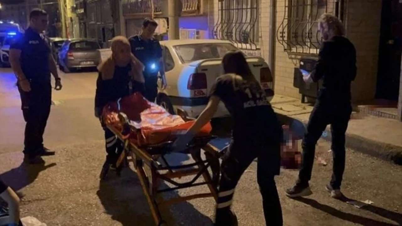 Psikolojik sorunları olan şahıs tartıştığı annesini bıçaklayarak öldürdü