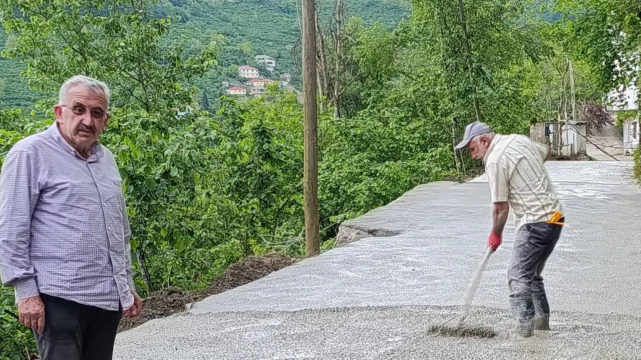 Giresun’da köy yolu betonlandı