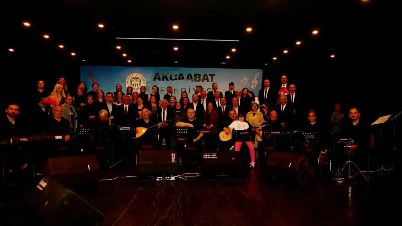 Akçaabat’ta türkü gecesi: Sanatseverlerden yoğun ilgi