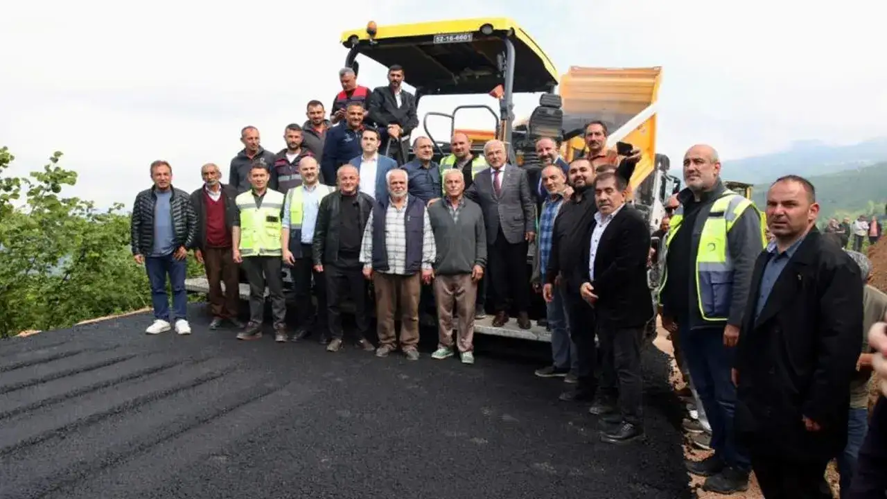 Ordu’da 6 mahalleyi birbirine bağlayan yolda sıcak asfalt çalışması başladı