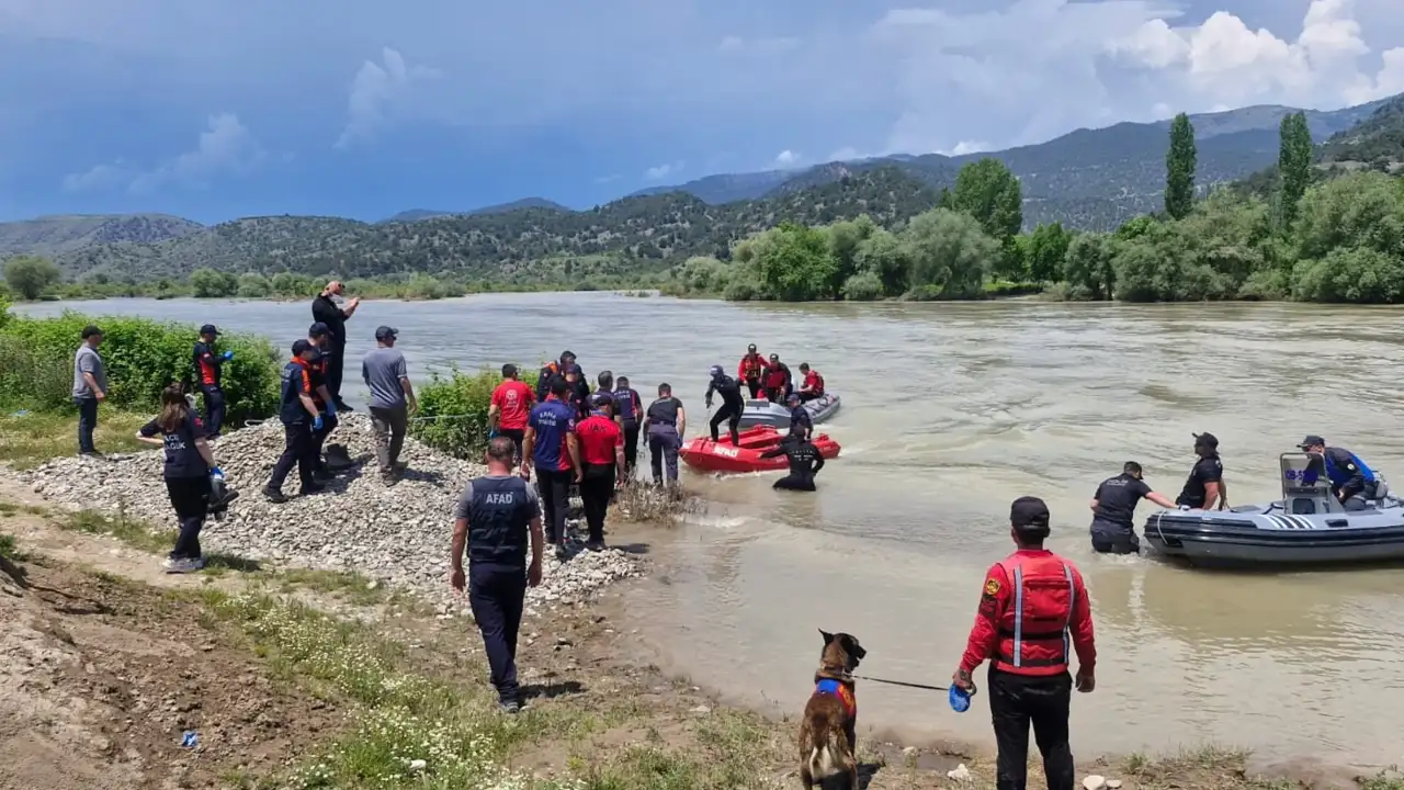 Kelkit Çayı’nda kaybolan gençlerden acı haber! 13 kilometre uzakta bulundu