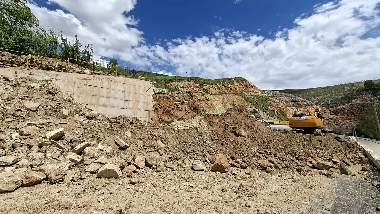Bayburt'ta asfalt ve çevre düzenleme çalışmaları sürüyor
