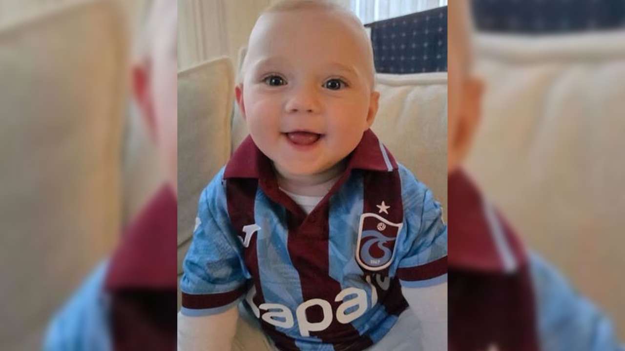 Trabzonsporlu yıldız oyuncu kızına Bordo-Mavi formayı giydirdi