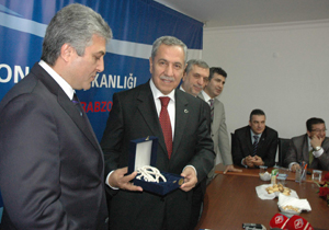 Arınç Trabzon'da CHP'yi konuştu