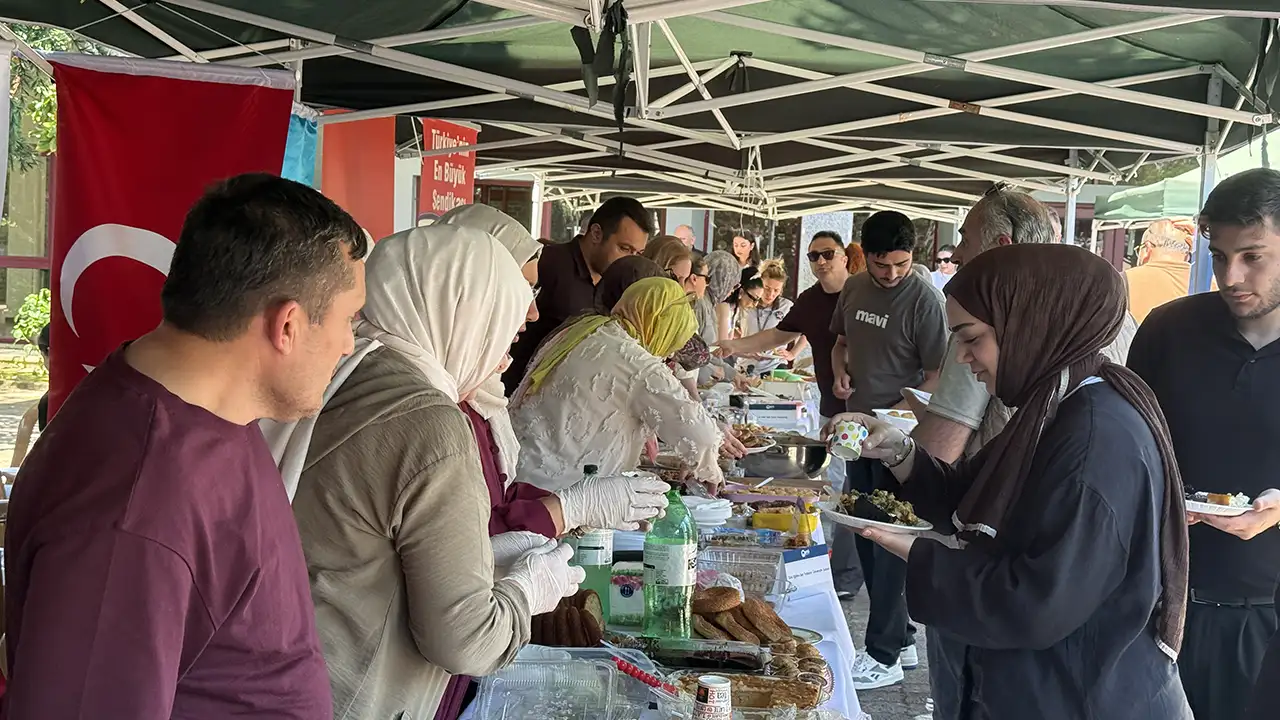 KTÜ'de Şüheda Camisi için kermes düzenlendi