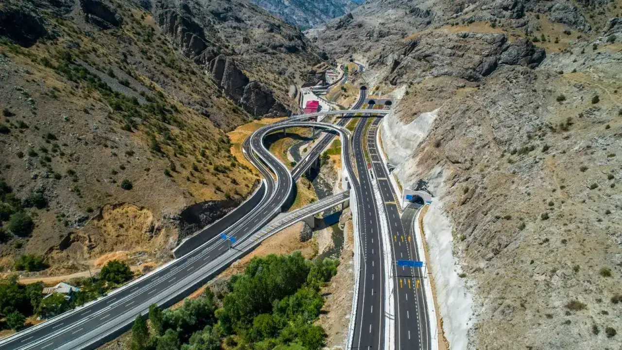 Bakan Uraloğlu'ndan Trabzon'a müjde! 50 dk kısalacak