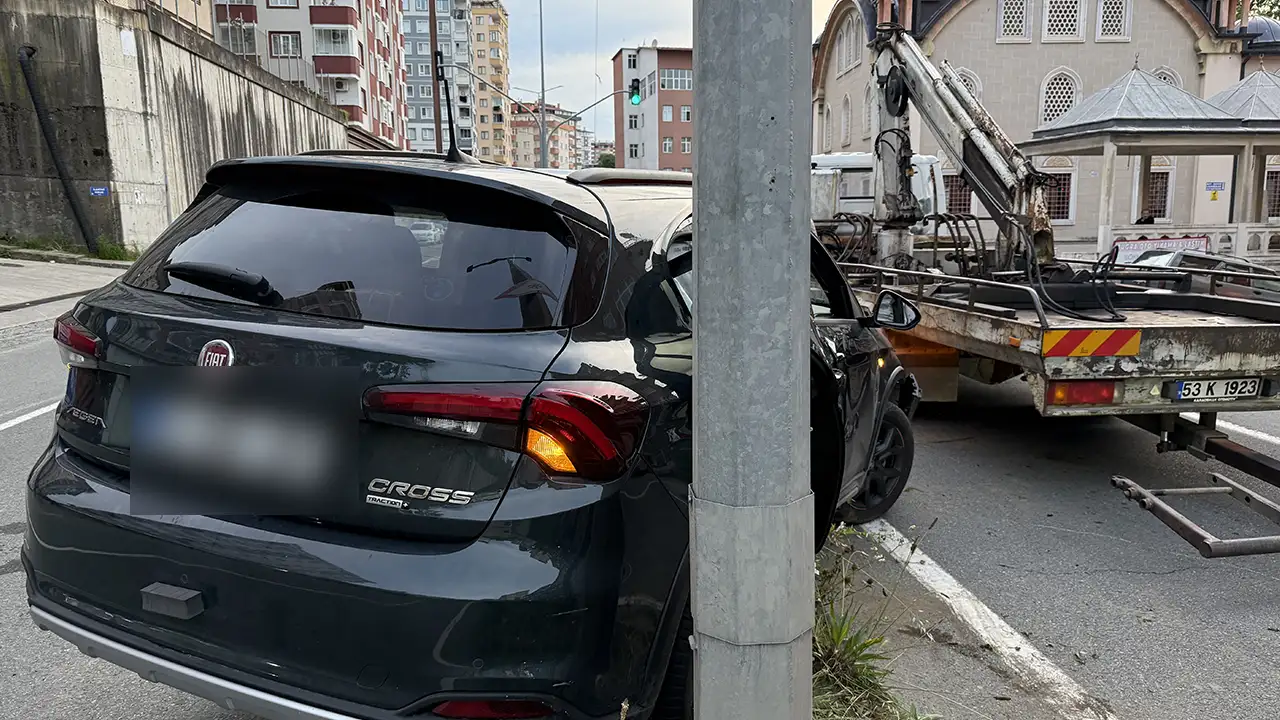 Rize'de otomobil ile kamyonet çarpıştı! 5 kişi yaralandı