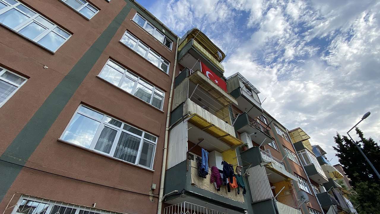 Balkondan düşen 1.5 yaşındaki çocuk hayatını kaybetti