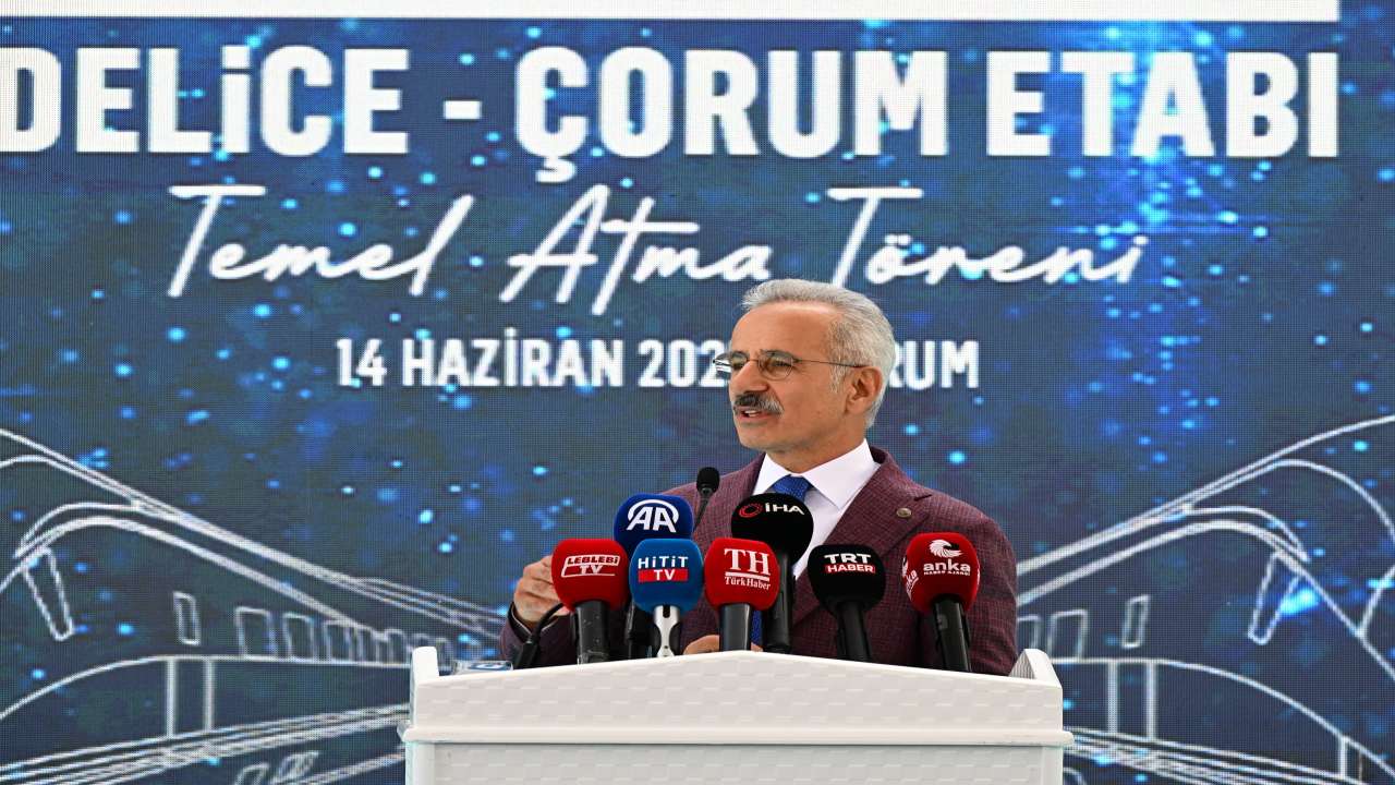 Hızlı tren Karadeniz’e bir adım daha yaklaşıyor! Bakan Uraloğlu açıkladı