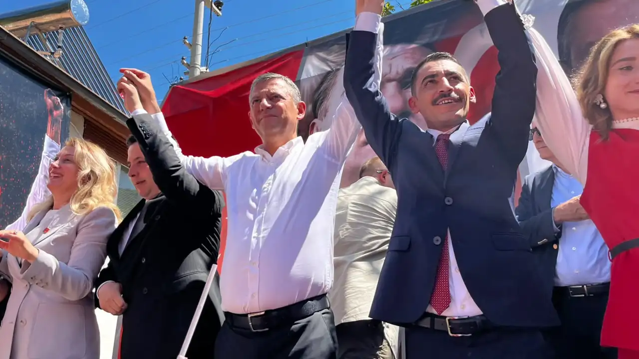 Özgür Özel Tekke’de konuştu: “Tekke’nin iradesine sahip çıkmaya geldik”