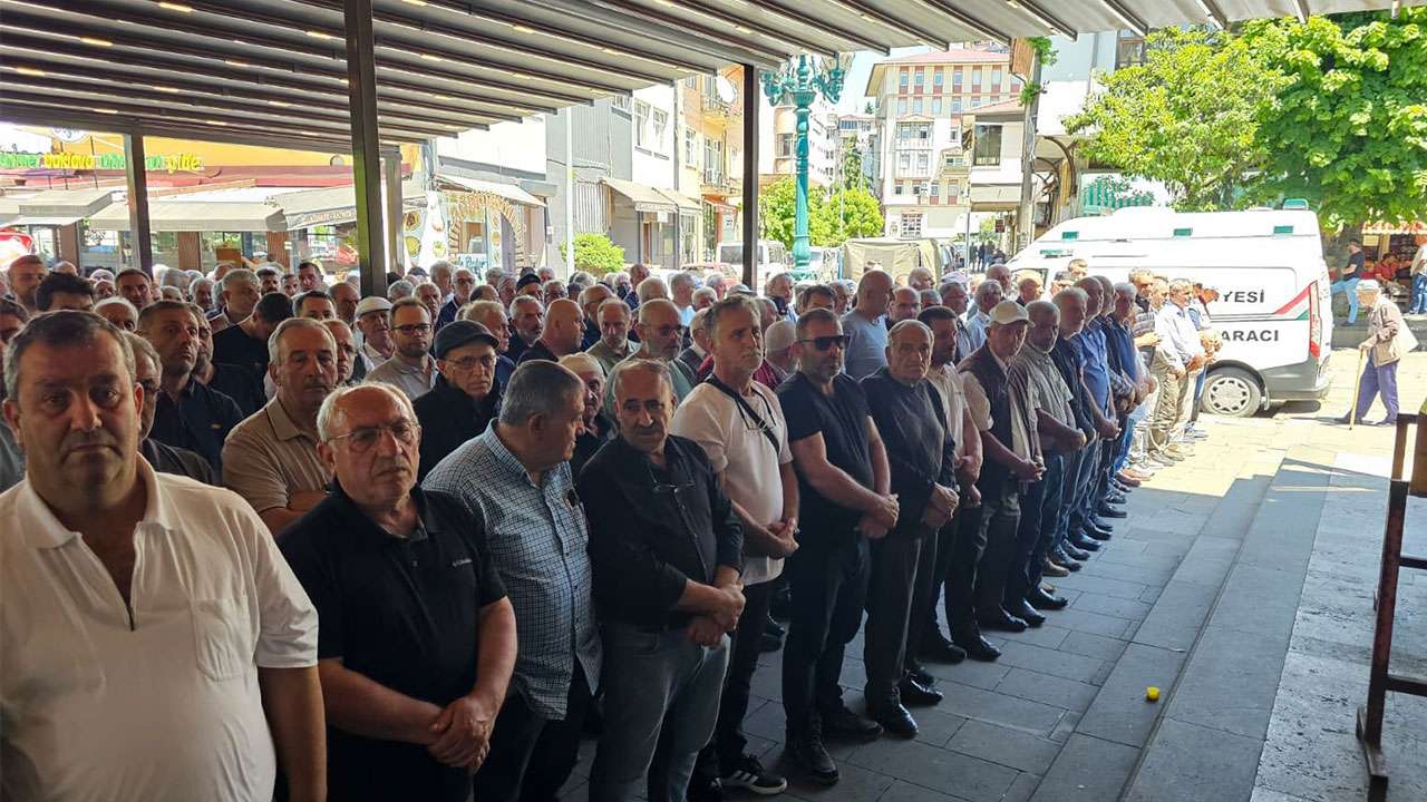 Rize'deki kazada yaşamını yitiren son yolculuğuna uğurlandı
