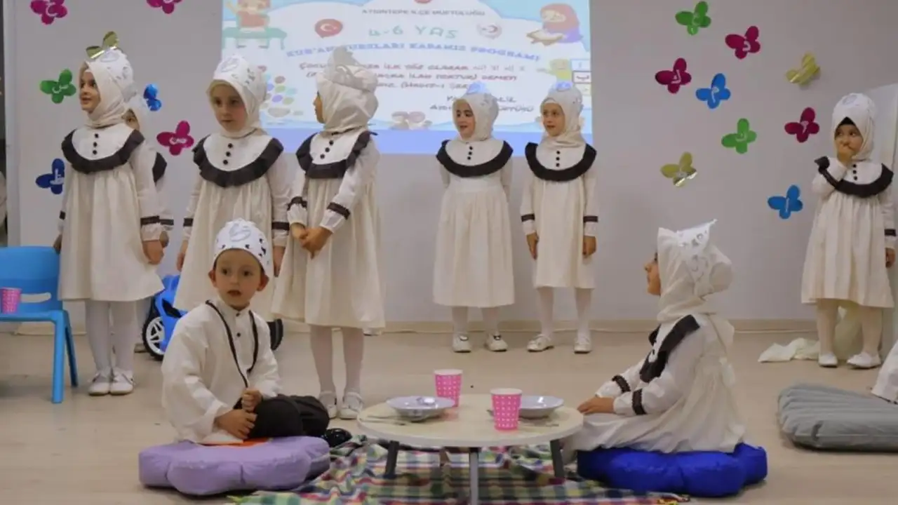 Bayburt’ta minik öğrenciler mezuniyet heyecanı yaşadı