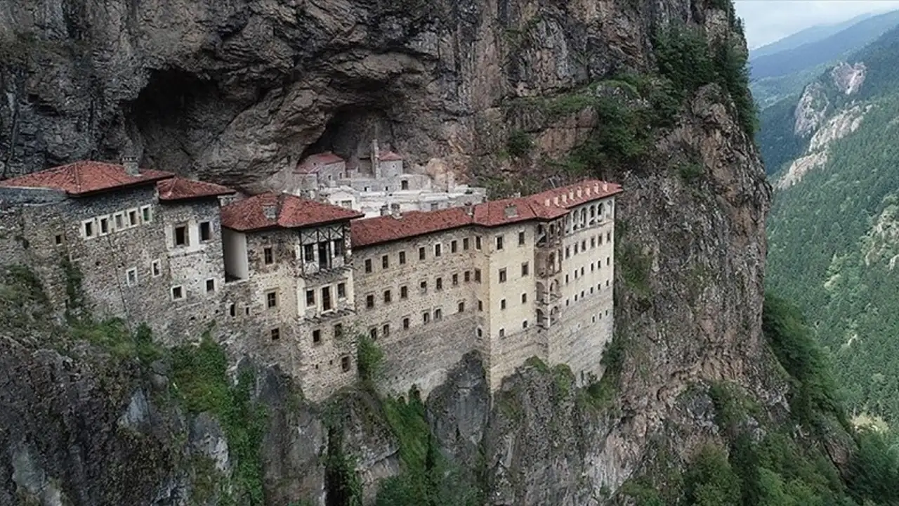 Turizm sezonu başlarken Sümela Manastırı neden kapatılıyor! Sıfır risk mümkün mü?