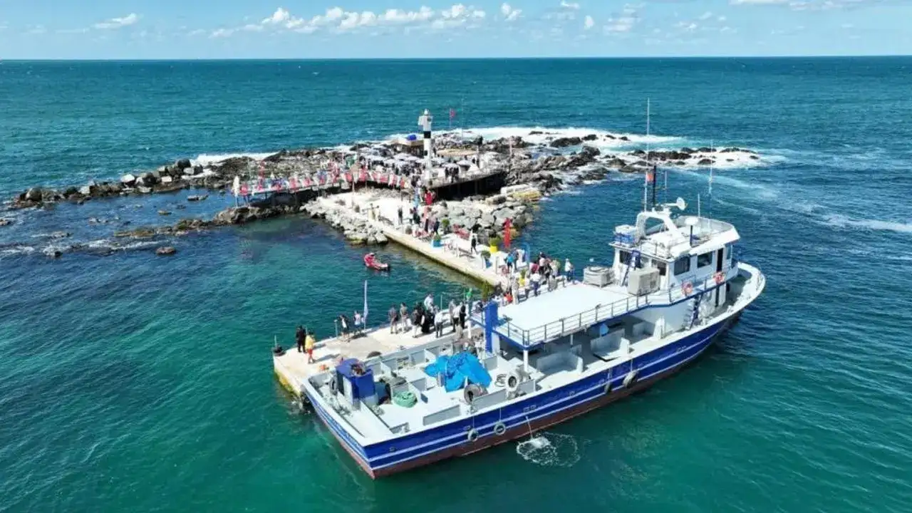 Karadeniz’in ortasındaki ada sezona hazır! Ziyaretçiler ağır