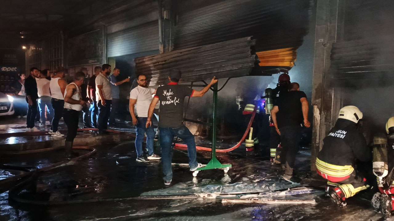 Bafra Sanayi Sitesi'nde gece yangını: İş yeri zarar gördü