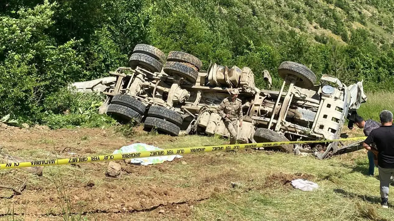 Gümüşhane'de beton mikseri uçuruma yuvarlandı! 2 ölü, 1 yaralı