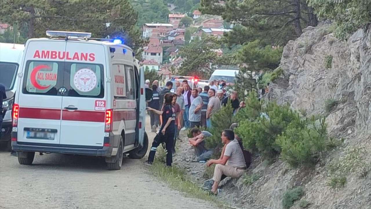 Kontrolden çıkan traktör uçuruma uçtu: 1 ölü, 1 yaralı