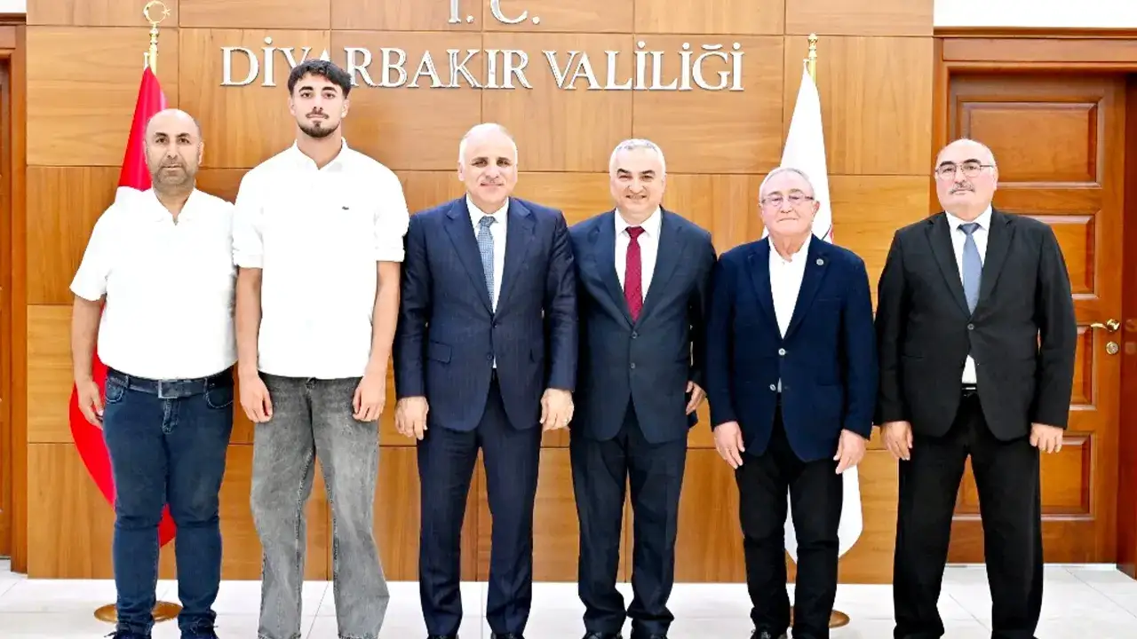 Trabzonsporlu Arda Öztürk’ten Zorluoğlu’na forma h