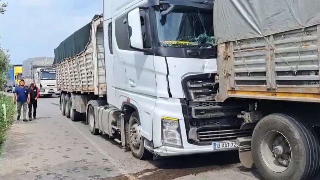 Giresun'a kömür taşıyan tırlar çarpıştı