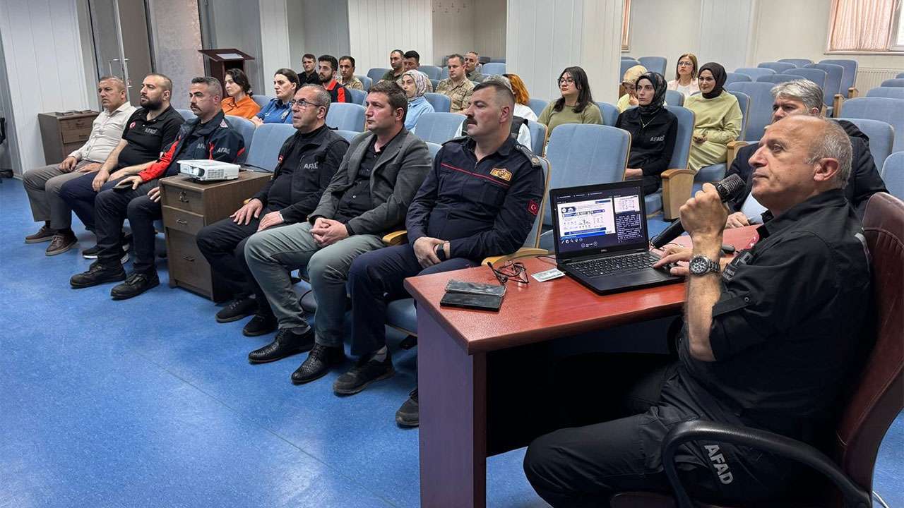 Bayburt'ta orman yangınlarına müdahale eğitimi tamamlandı