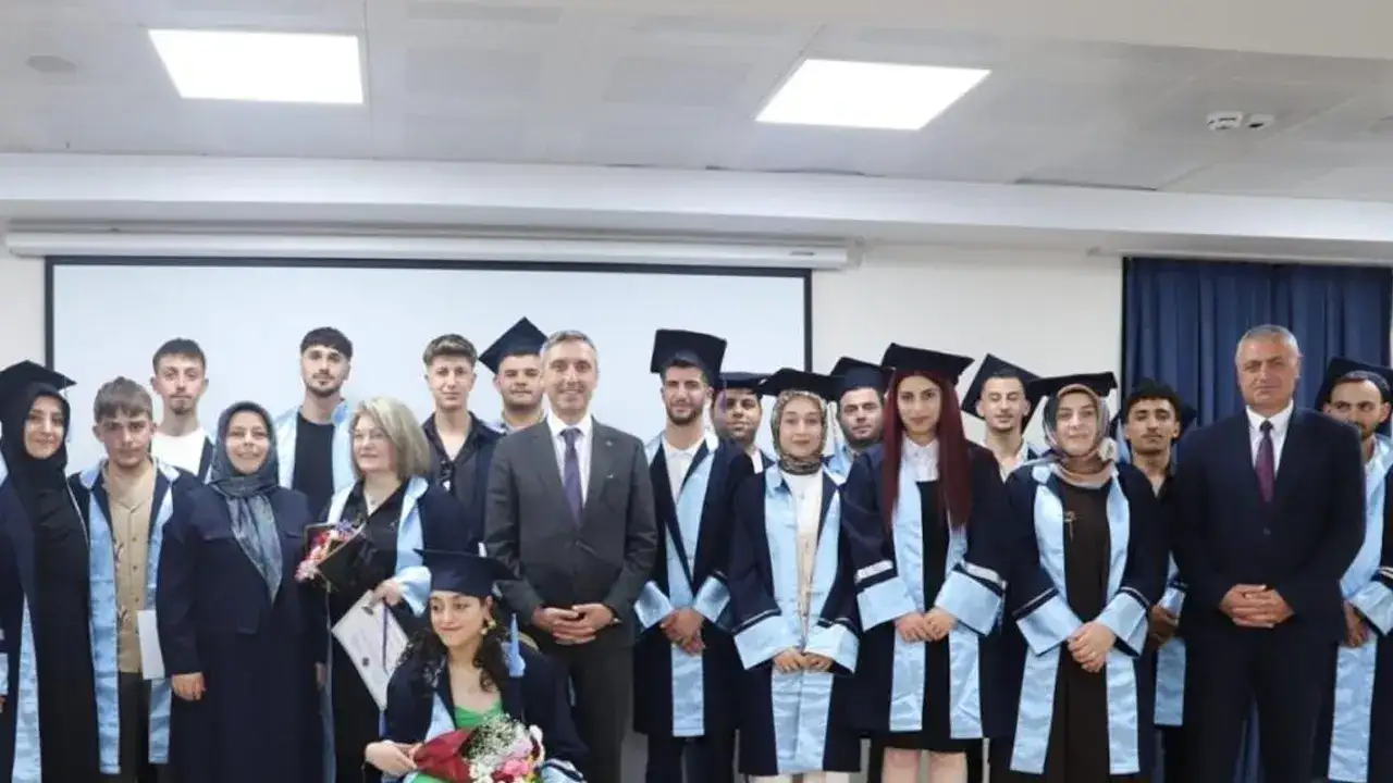 Bayburt MESEM öğrencileri mezuniyet sevinci yaşadı